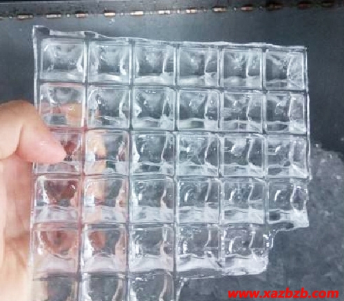 西安蜜桃久久久亚洲精品无码冰块.jpg