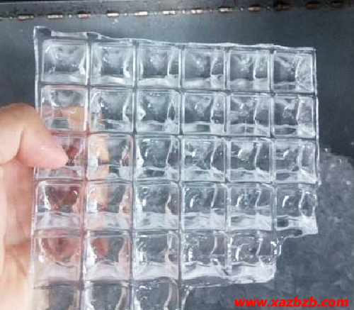 西安蜜桃久久久亚洲精品无码冰块.jpg